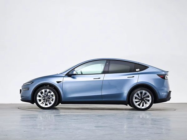 2025 Tesla Model Y electric vehicle — изображение 4