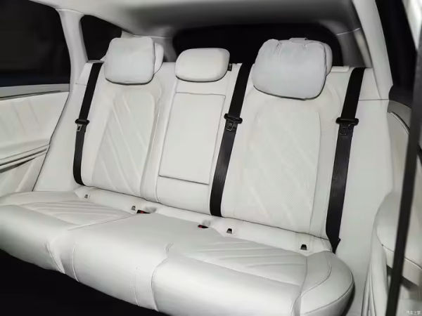 Voyah Free 2025 Electric 5-Door SUV 5-Seater — изображение 3