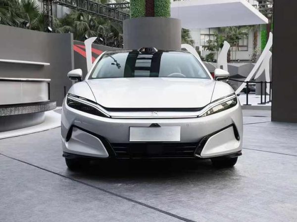 2025 BYD Han L Smart Driving EV - Image 2