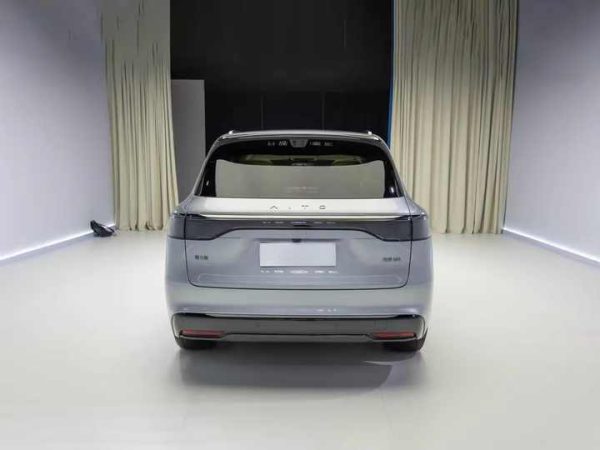 2025 AITO M8 Hybrid SUV - Image 4