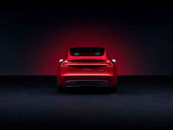 2025 Tesla Model 3 Electric Sedan - Image 4