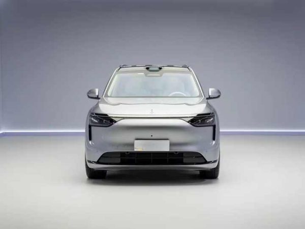 2025 AITO M8 Hybrid SUV - Image 3
