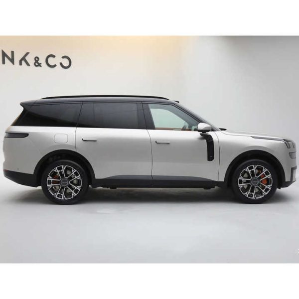2025 Lynk & Co 900 Plug-In Hybrid SUV - Image 3