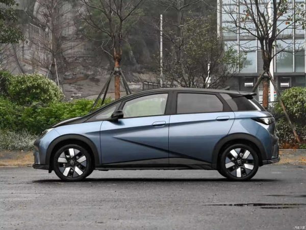 2024 BYD Dolphin Electric FWD Car - Image 3