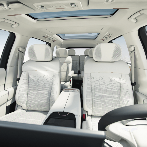2025 Lynk & Co 900 Plug-In Hybrid SUV - Image 6