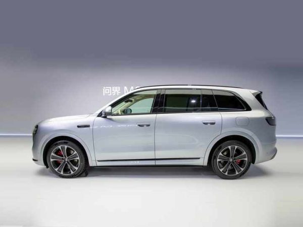 2025 AITO M8 Hybrid SUV - Image 2