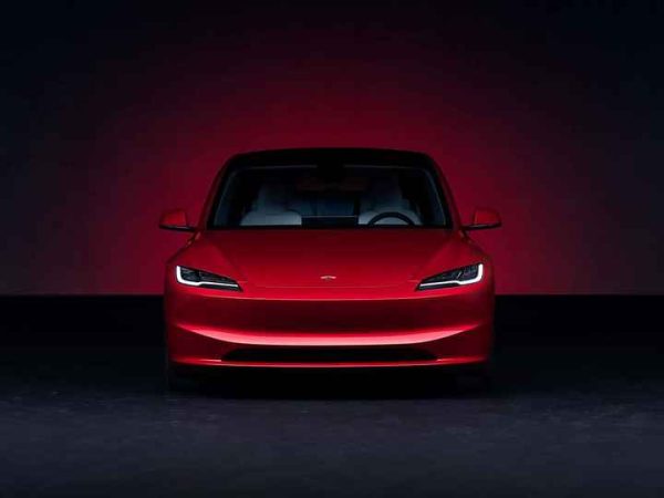 2025 Tesla Model 3 Electric Sedan - Image 2