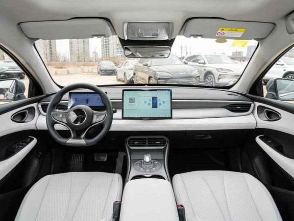 2024 BYD Seal 05 DM DMI Plug-In Hybrid - Image 5
