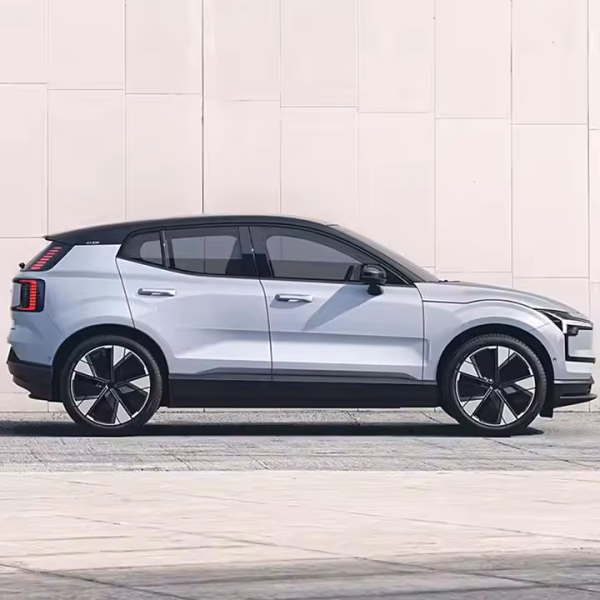 Volvo EX30 Dual-Motor Ultra SUV 4WD Electric — изображение 3