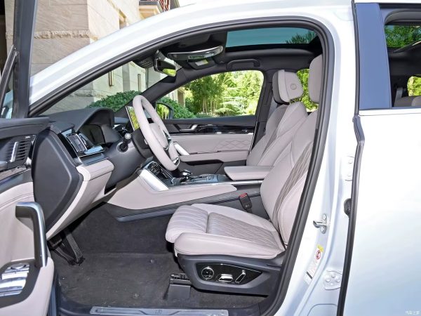 2023 BYD Tang Flagship SUV Electric - Image 2